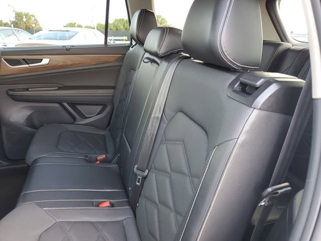 Used 2024 Volkswagen Atlas SE image 12