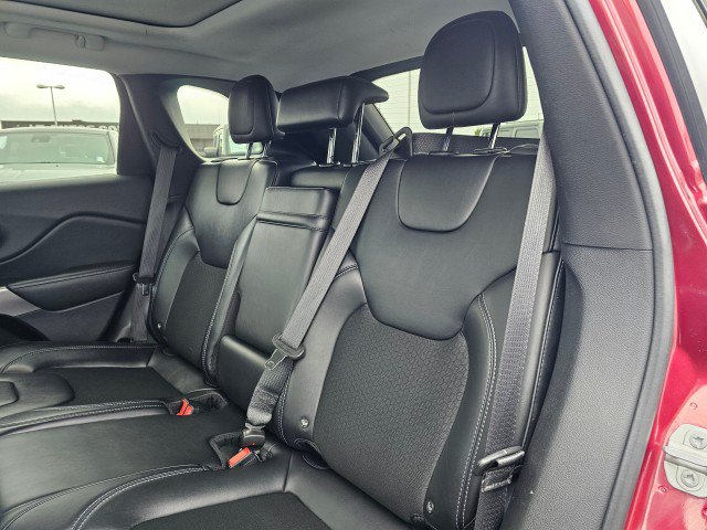 Used 2019 Jeep Cherokee Latitude Plus w/ Comfort/Convenience Group AWD/4WD image 21