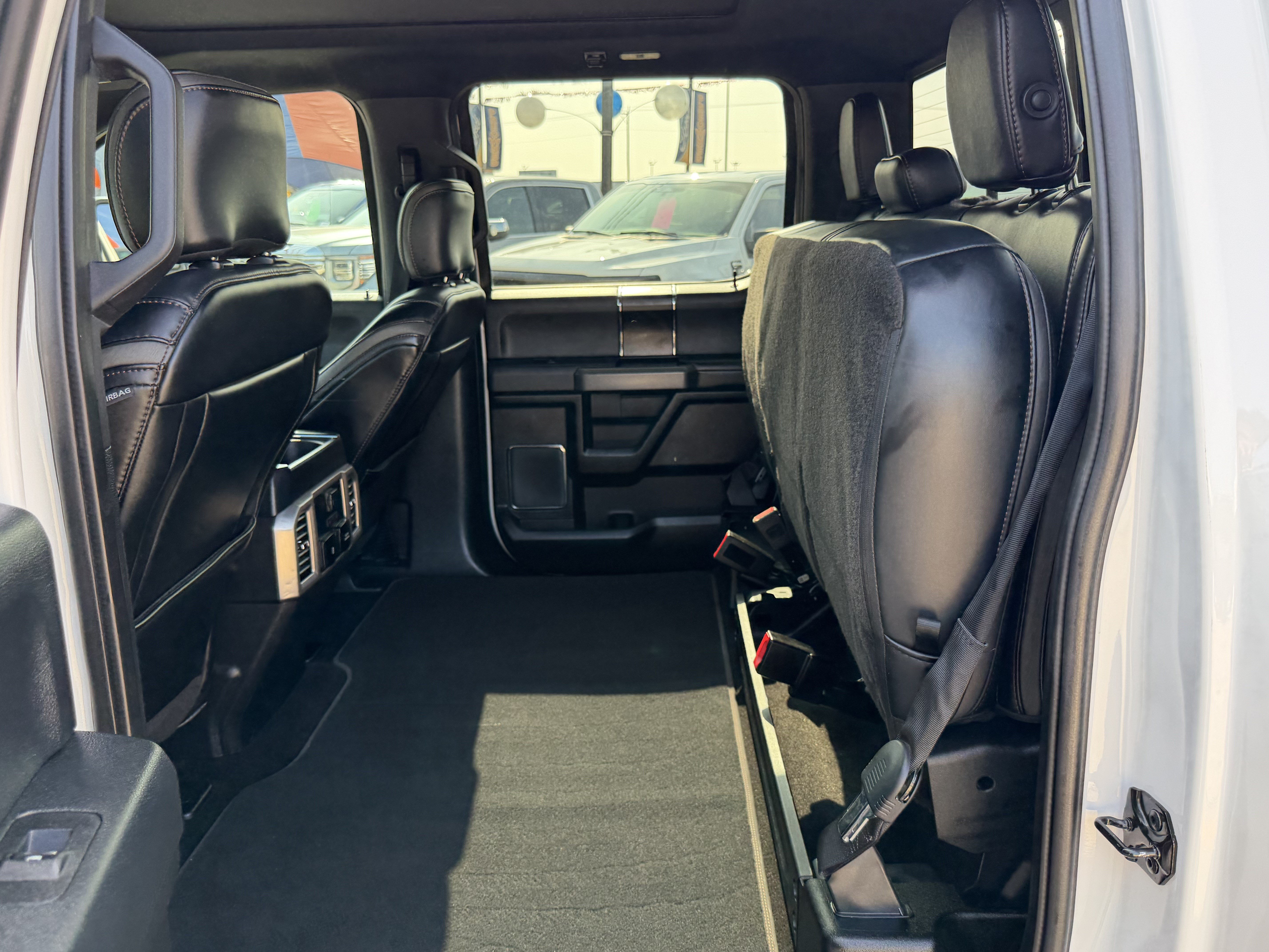 Used 2019 Ford F150 Platinum w/ Equipment Group 701A Luxury AWD/4WD image 12