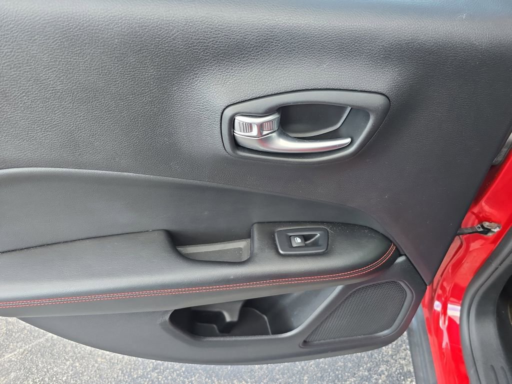 Used 2021 Jeep Compass Trailhawk image 12