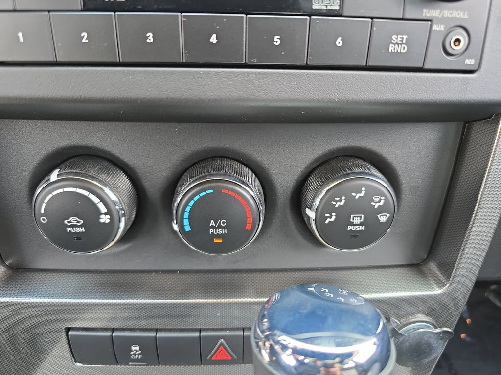 Used 2010 Jeep Liberty Sport RWD image 23