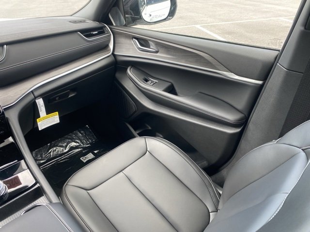 New 2025 Jeep Grand Cherokee Limited w/ Black Appearance Package image 35