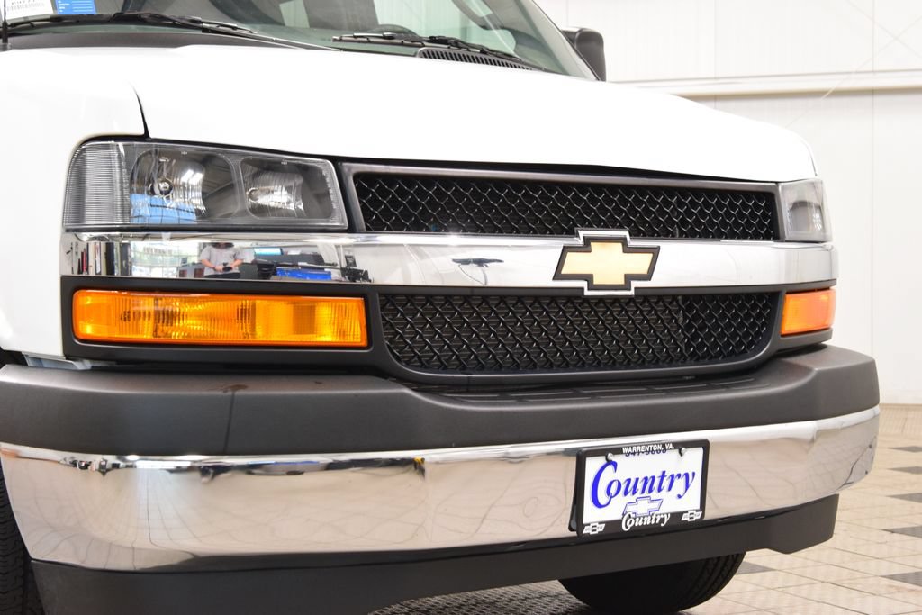 Used 2025 Chevrolet Express 3500 LT w/ LT Preferred Equipment Group RWD image 8