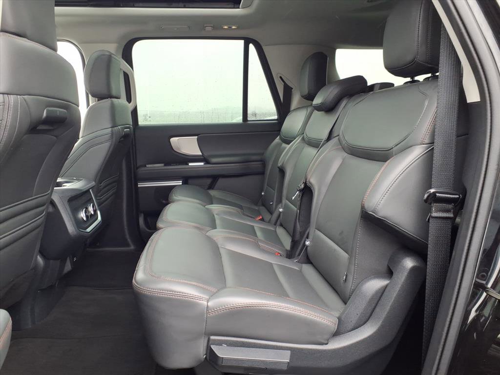 Used 2025 Ford Expedition Max Active image 9