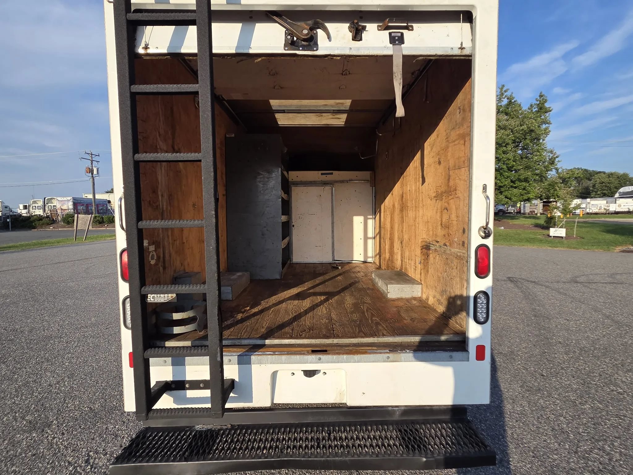 Used 2013 Ford E-350 and Econoline 350 Super Duty RWD image 27