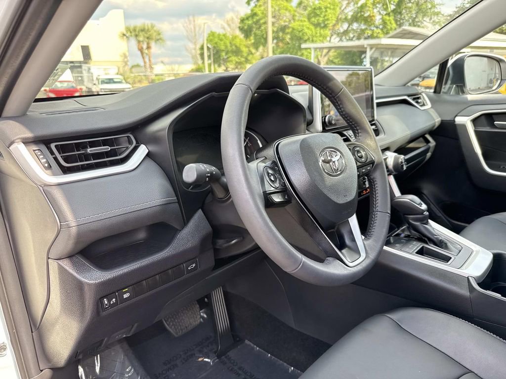 Used 2025 Toyota RAV4 XLE Premium image 21