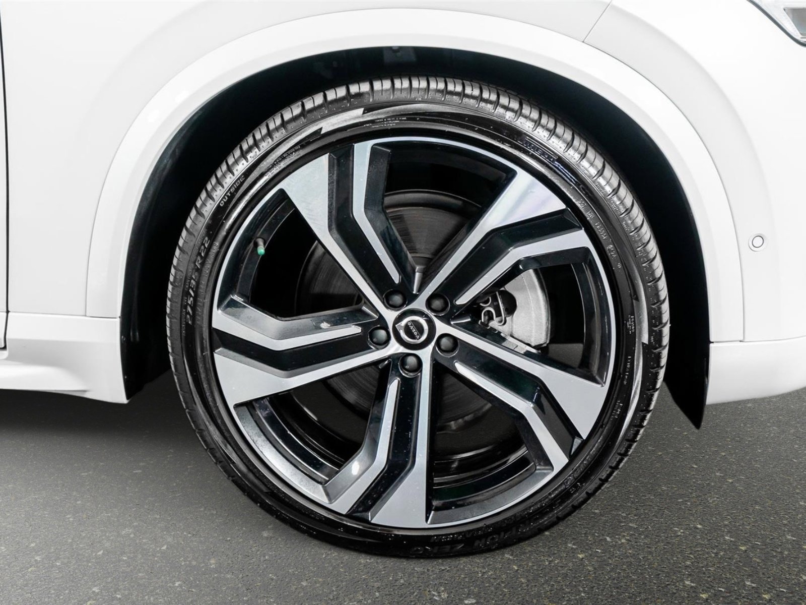 Used 2025 Volvo XC90 B6 Ultra w/ Protection Package Premier image 7