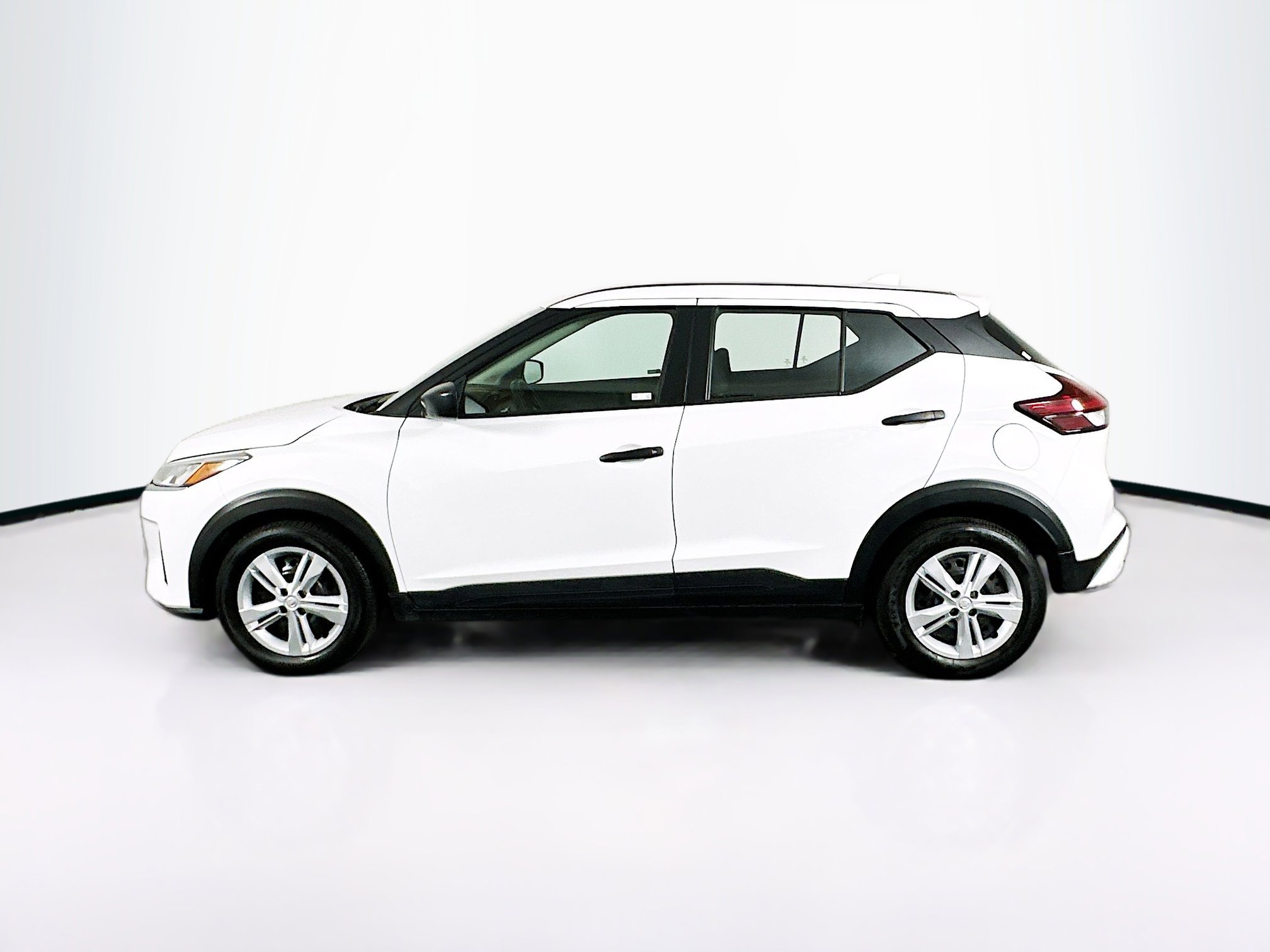 Used 2024 Nissan Kicks S image 4