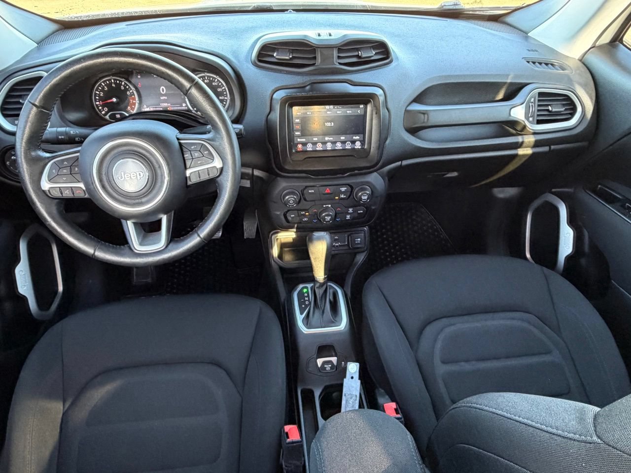 Used 2021 Jeep Renegade Latitude w/ Convenience Group FWD image 10
