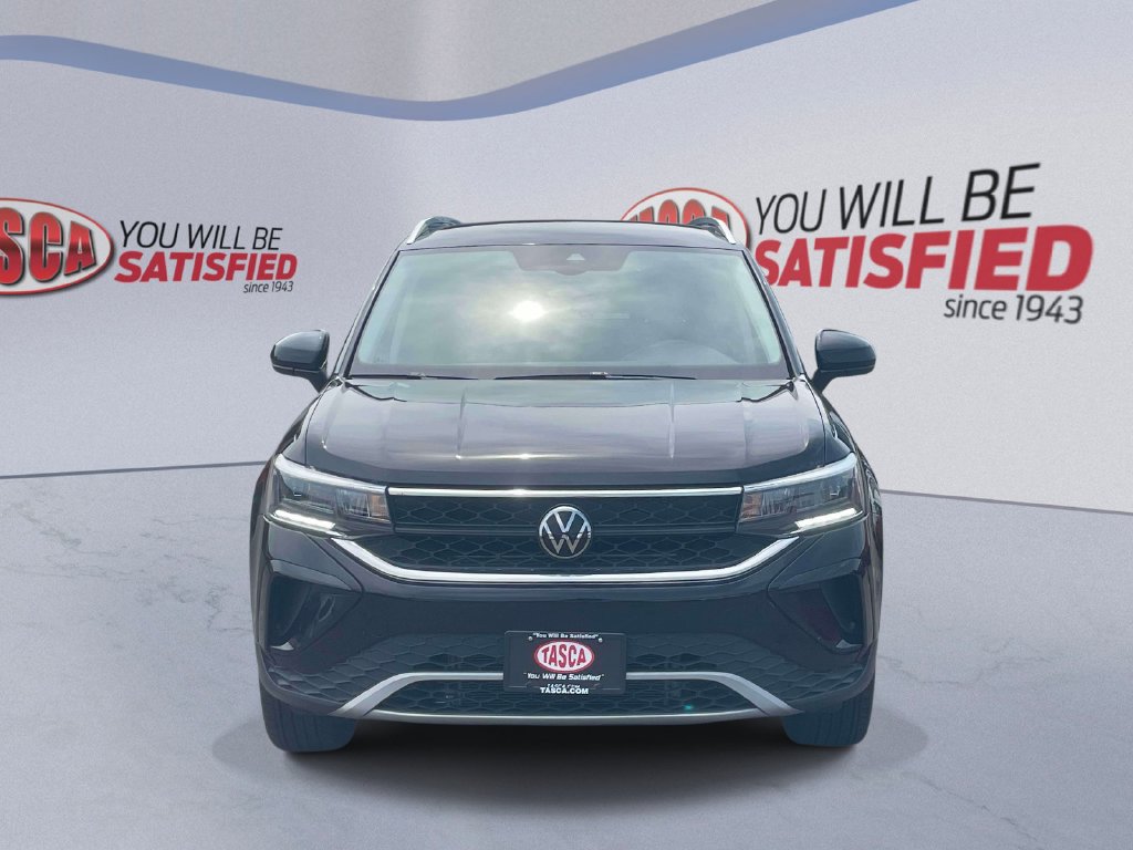 Used 2024 Volkswagen Taos SE AWD/4WD image 2