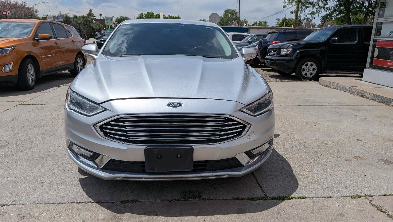 Used 2017 Ford Fusion SE FWD image 2
