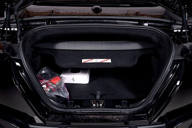 Used 2024 Ferrari Roma Spider image 9