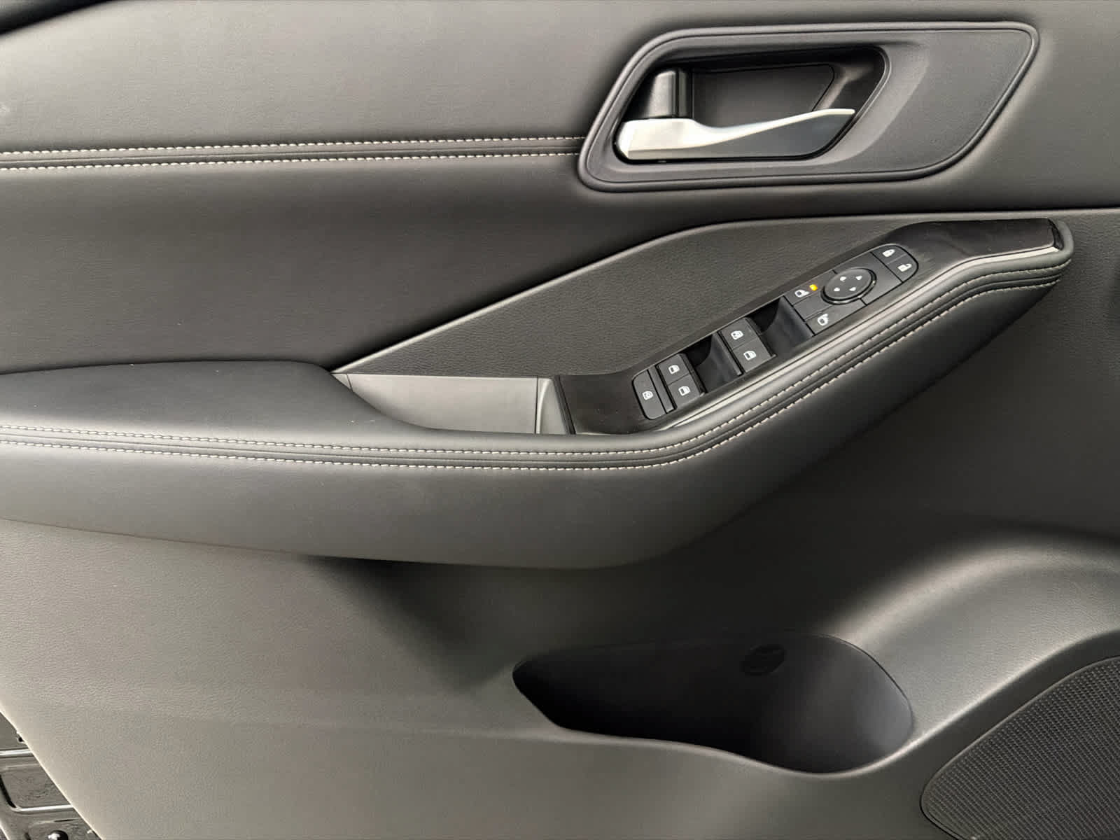 New 2026 Nissan Rogue Dark Armor FWD image 22