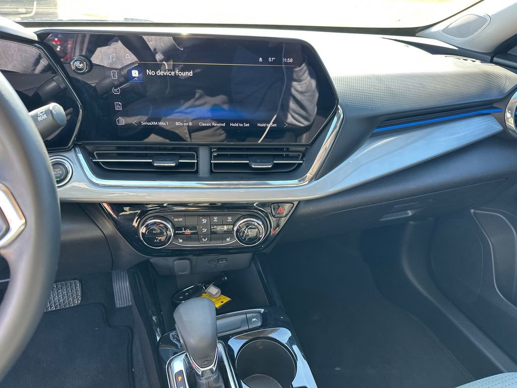 Used 2025 Chevrolet Trax LT w/ LT Convenience Package image 28