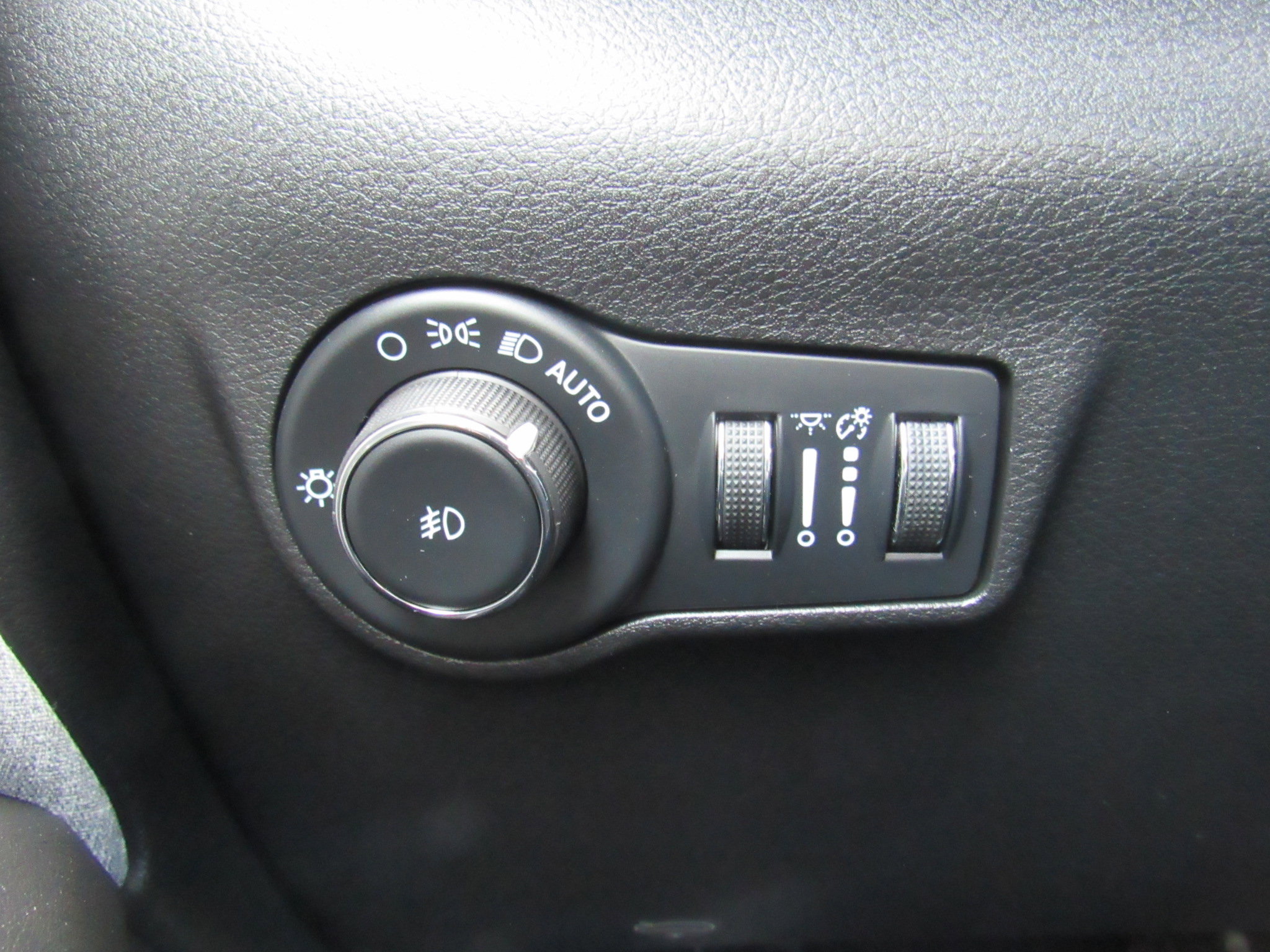 Used 2023 Jeep Compass Latitude image 16