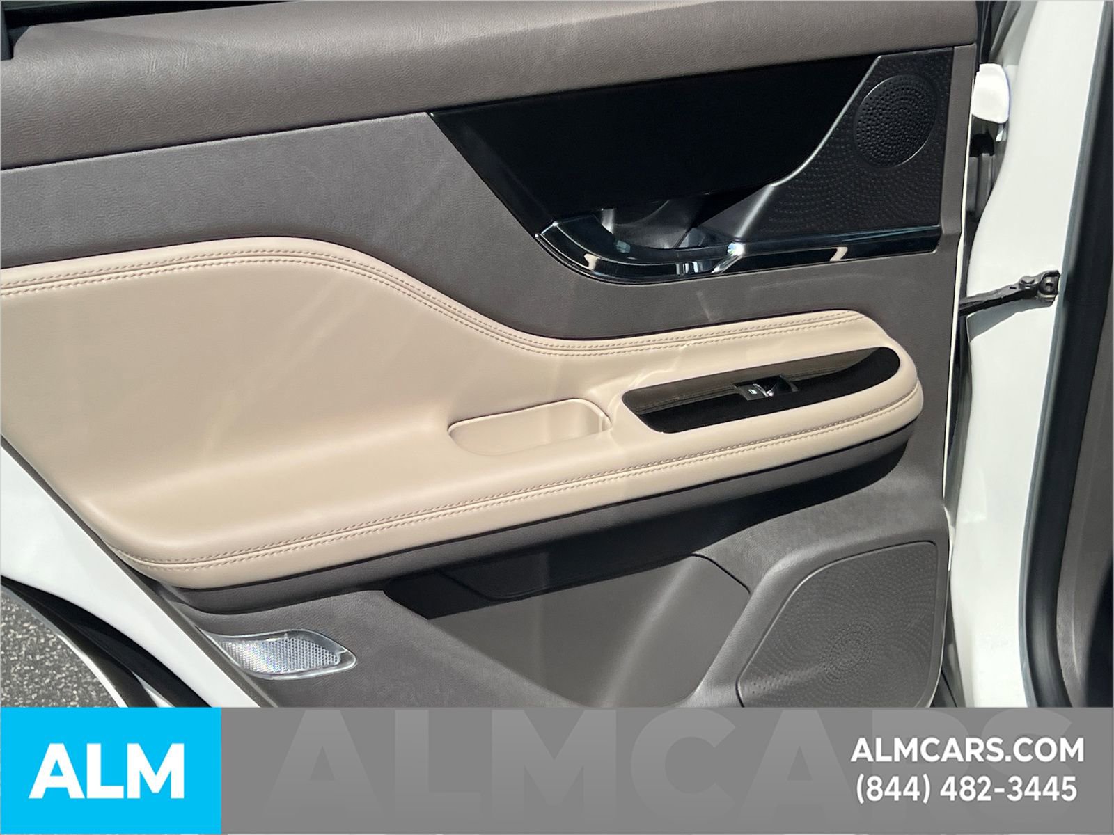 Used 2023 Lincoln Corsair Reserve image 27