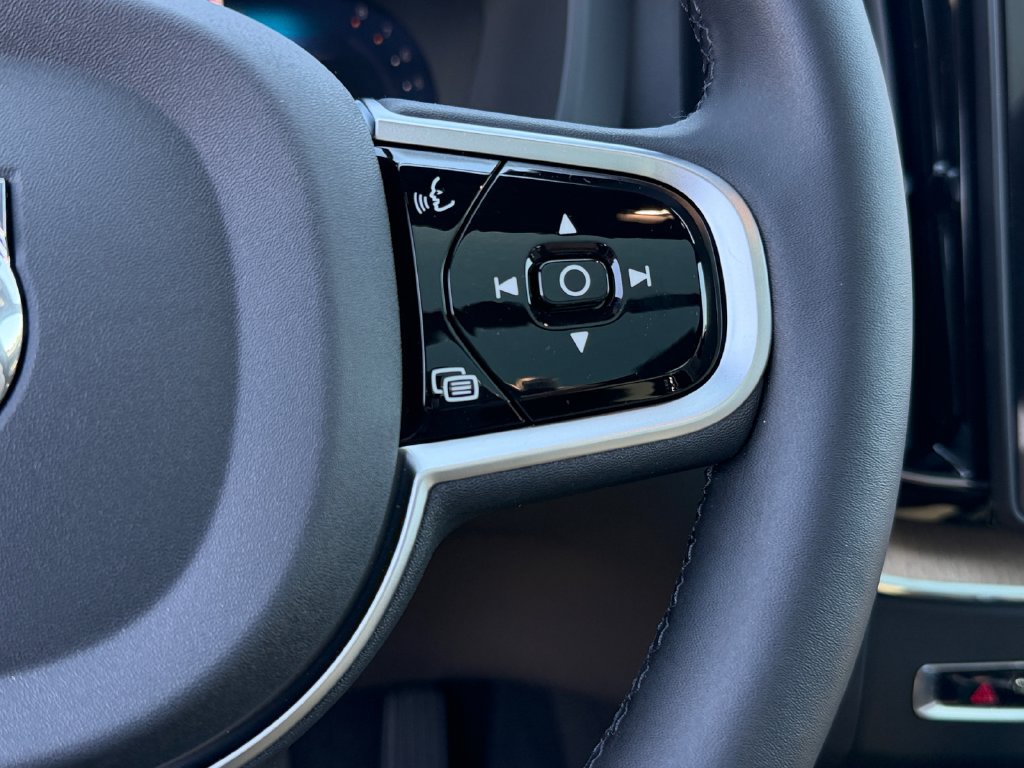 Certified 2026 Volvo XC60 B5 Core AWD/4WD image 17
