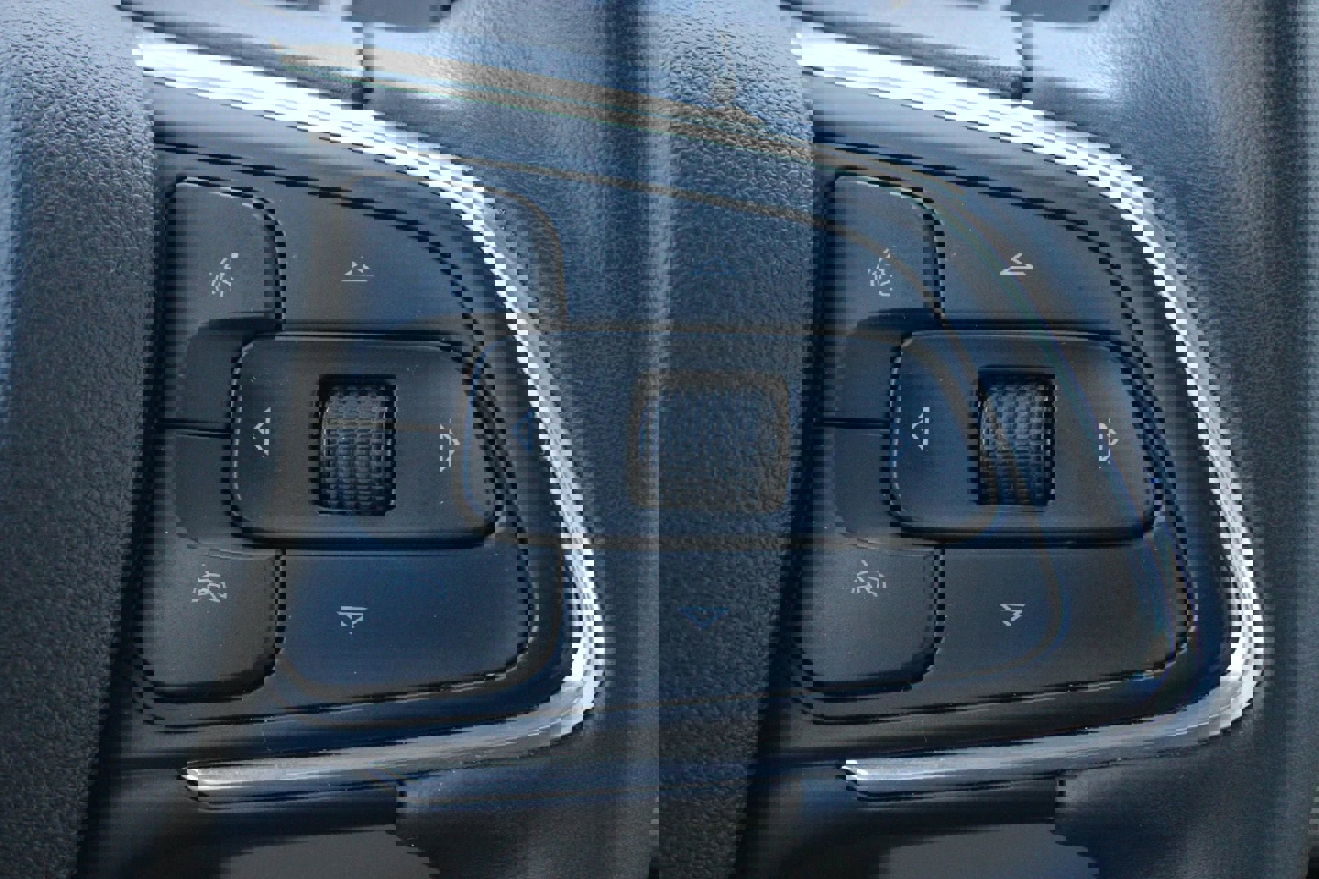 Used 2023 Buick Envision Avenir AWD/4WD image 34