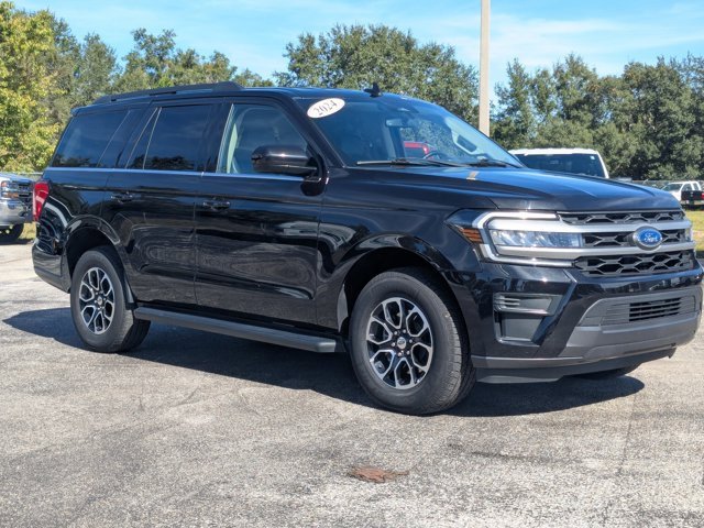 Used 2024 Ford Expedition XLT image 3