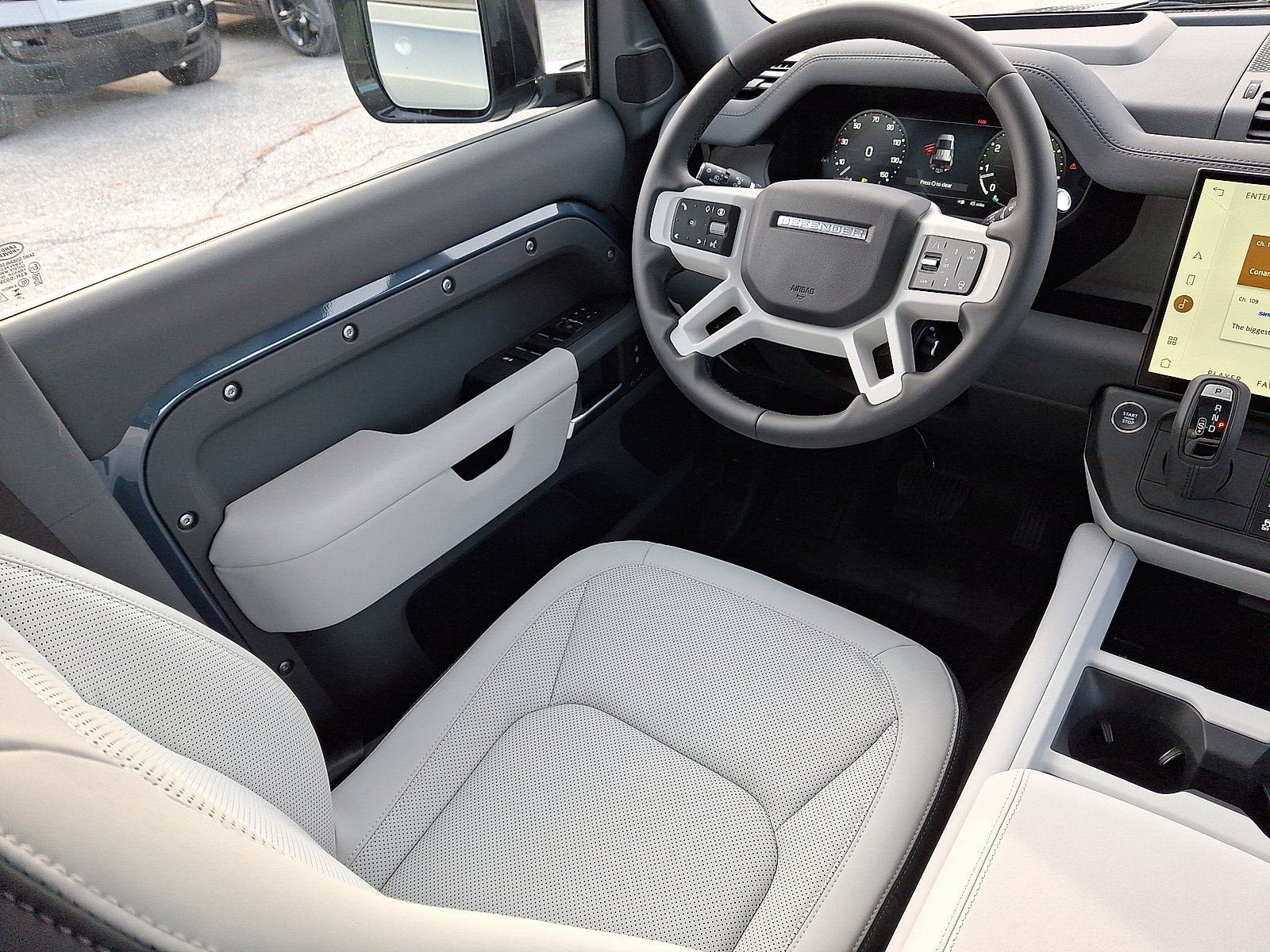 New 2026 Land Rover Defender 110 X-Dynamic SE image 12