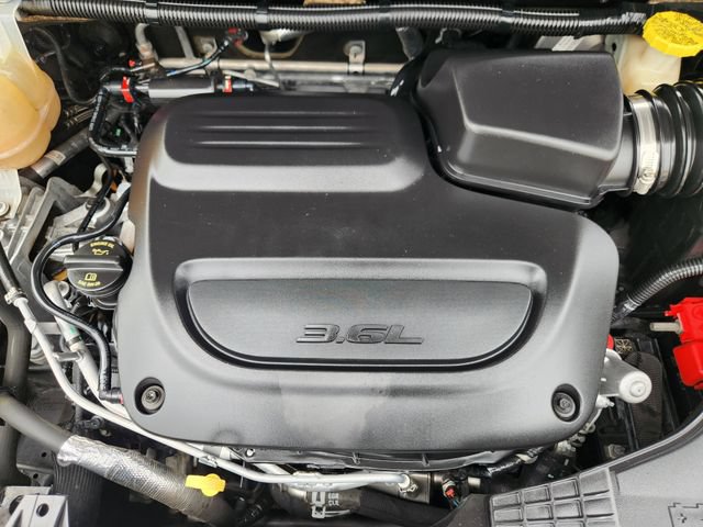 Used 2020 Chrysler Pacifica Touring-L w/ S Appearance Package FWD image 31