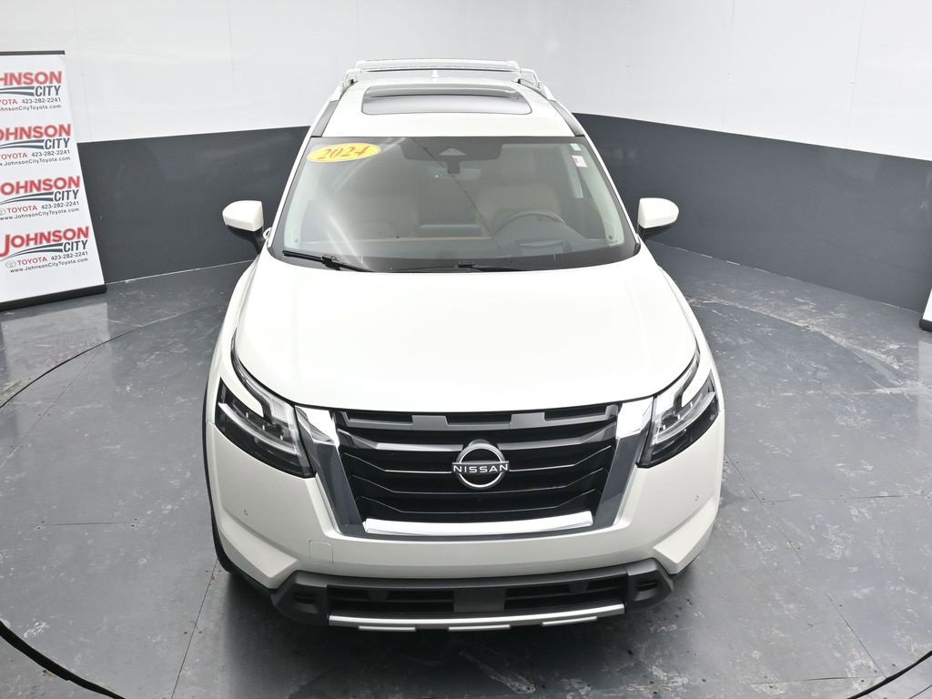 Used 2024 Nissan Pathfinder Platinum w/ Cargo Package image 28