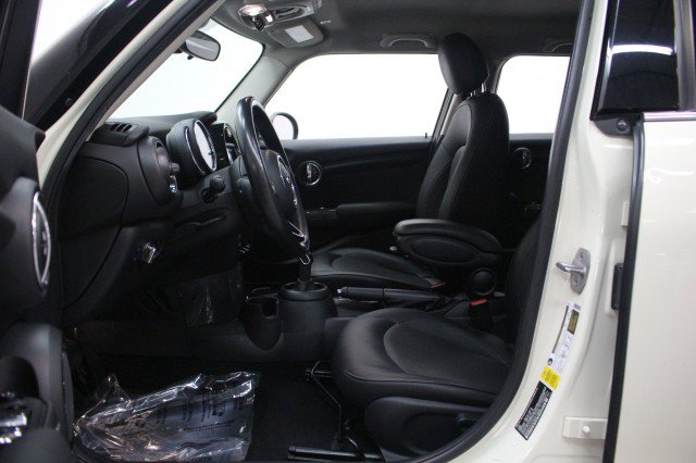 Used 2021 MINI Cooper 4-Door Hardtop w/ Storage Package image 7