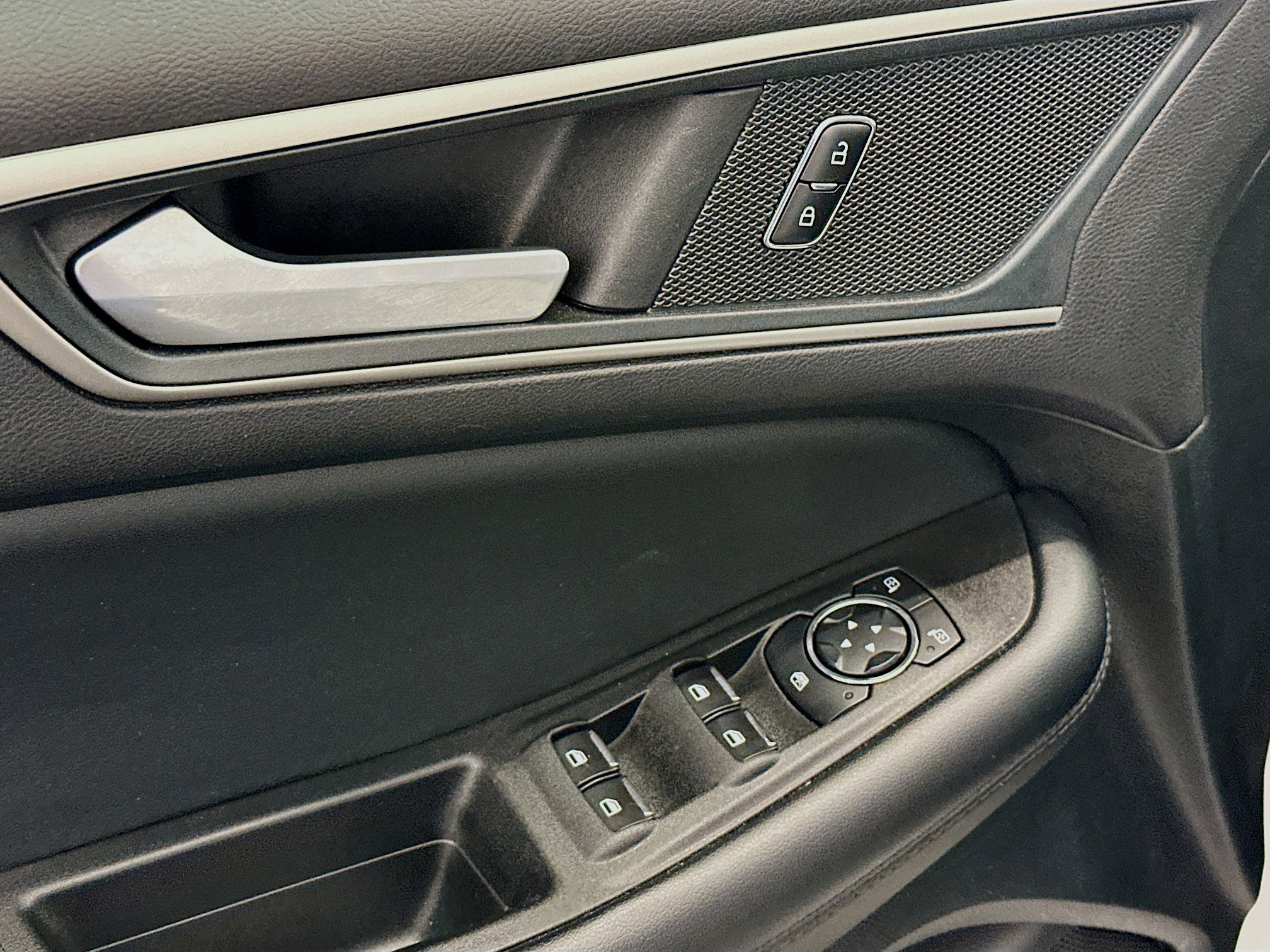 Used 2024 Ford Edge SEL image 15