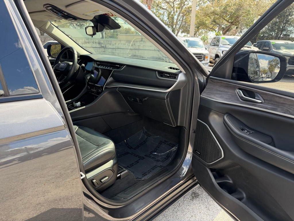 Certified 2022 Jeep Grand Cherokee Limited w/ Trailer Tow Prep Group (B) image 31