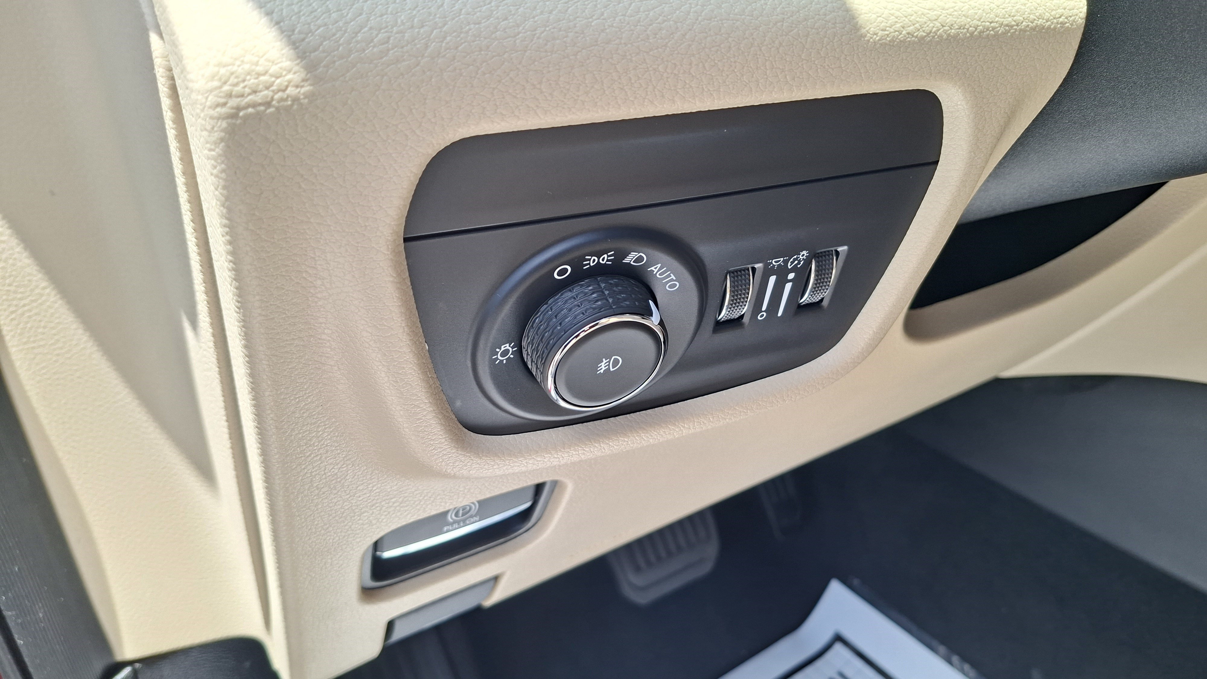 Used 2023 Jeep Grand Cherokee L Limited w/ Luxury Tech Group II AWD/4WD image 10