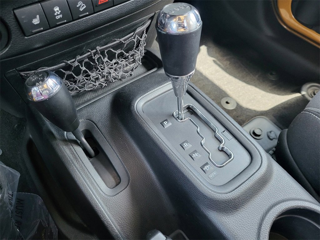 Used 2014 Jeep Wrangler Unlimited Sahara w/ Connectivity Group image 23