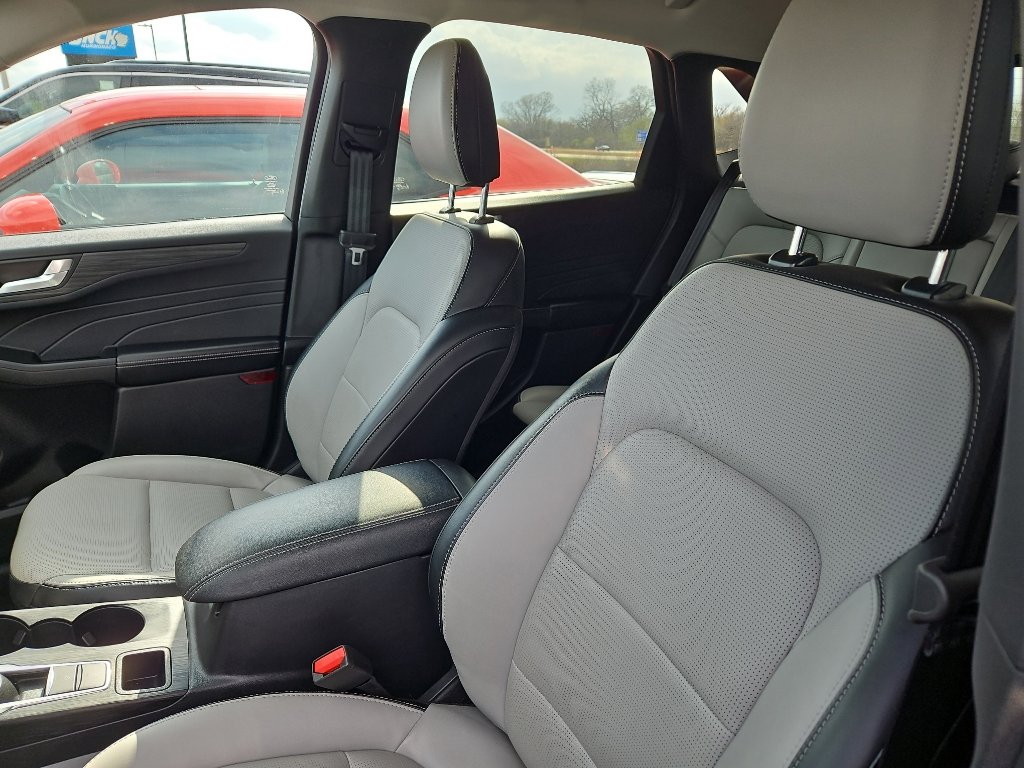 Used 2025 Ford Escape Platinum image 8