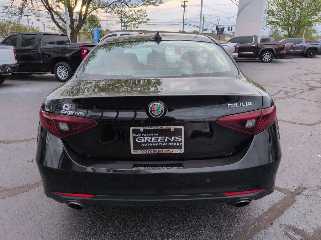 Used 2019 Alfa Romeo Giulia AWD image 4