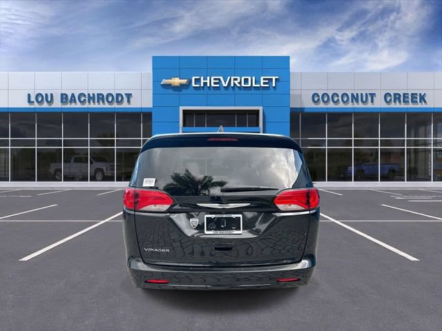 Used 2023 Chrysler Voyager LX FWD image 7