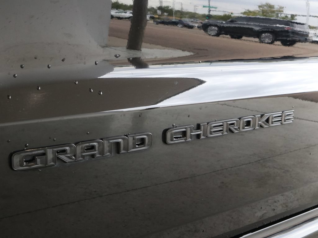 Used 2019 Jeep Grand Cherokee SRT w/ Trailer Tow Group IV AWD/4WD image 37