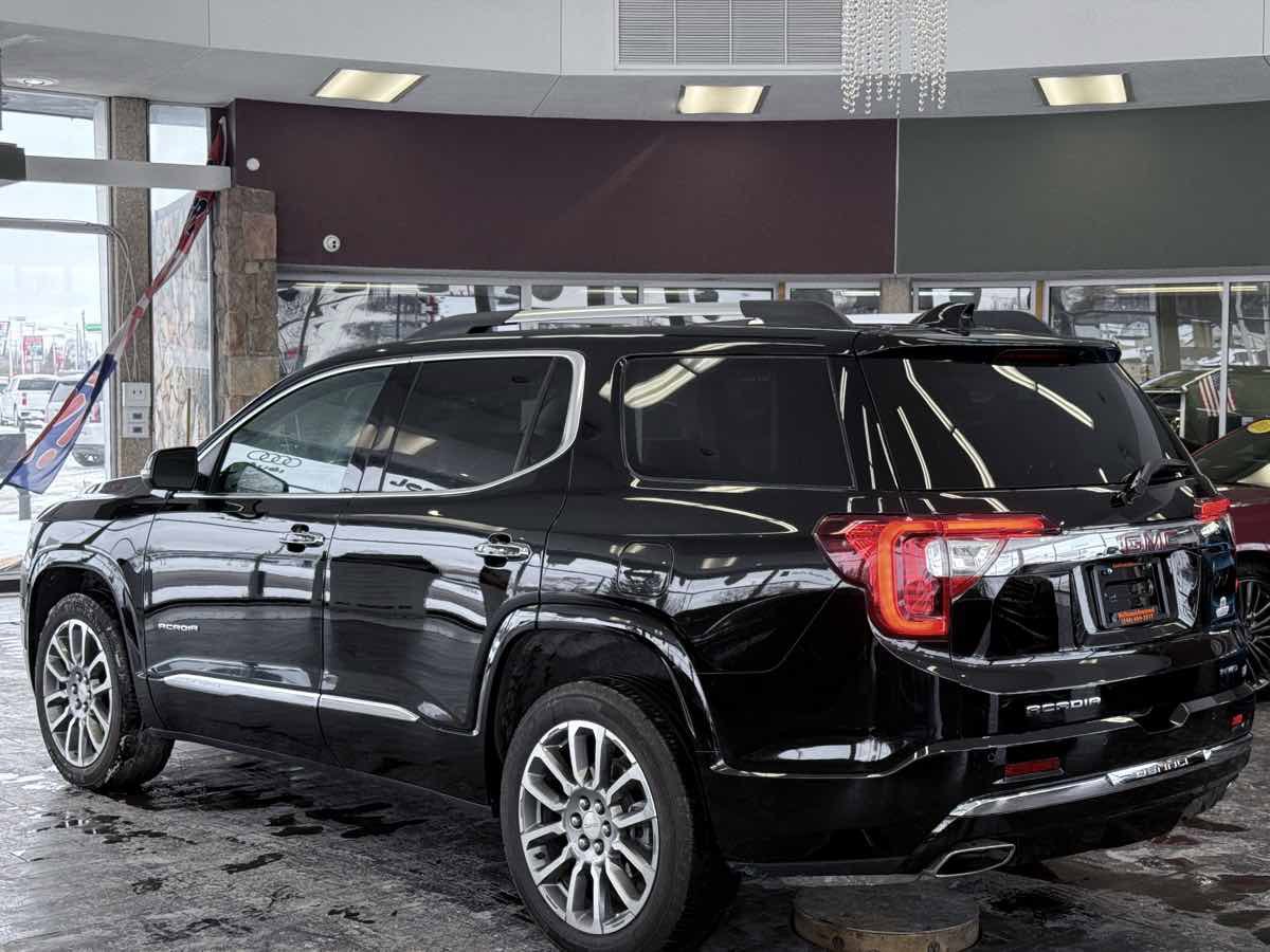 Used 2023 GMC Acadia Denali w/ Denali Ultimate Package AWD/4WD image 9