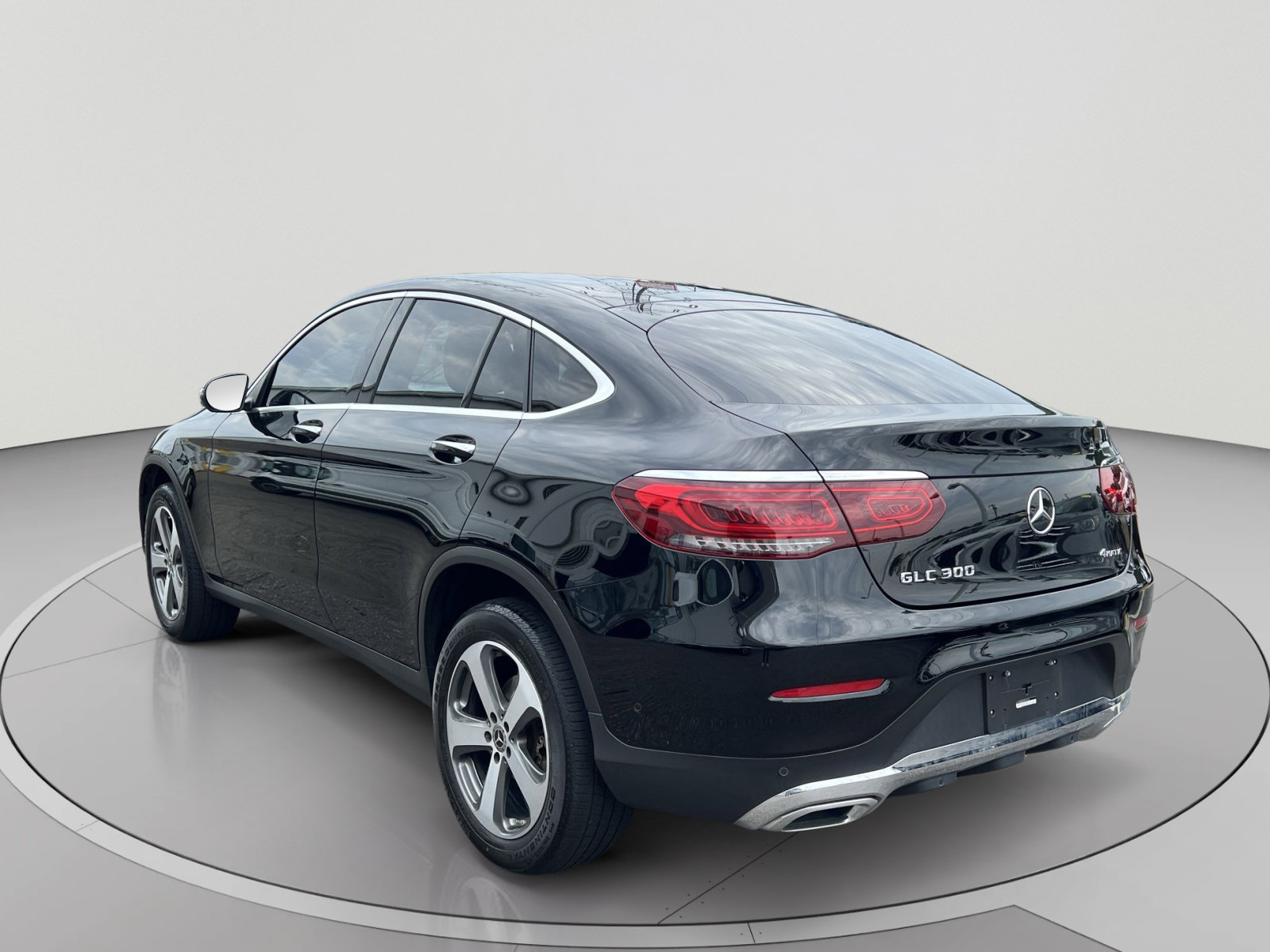 Used 2021 Mercedes-Benz GLC 300 4MATIC Coupe image 3