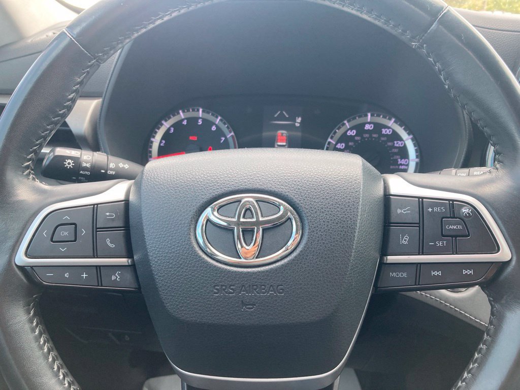 Used 2022 Toyota Highlander LE FWD image 19