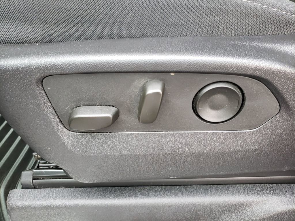 Used 2023 Chevrolet Silverado 1500 LT image 14