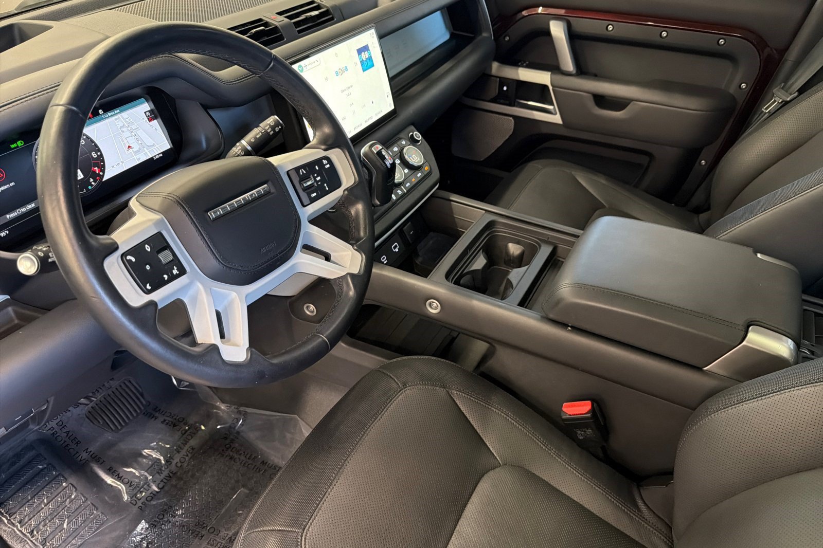 Used 2023 Land Rover Defender 130 X-Dynamic SE AWD/4WD image 4