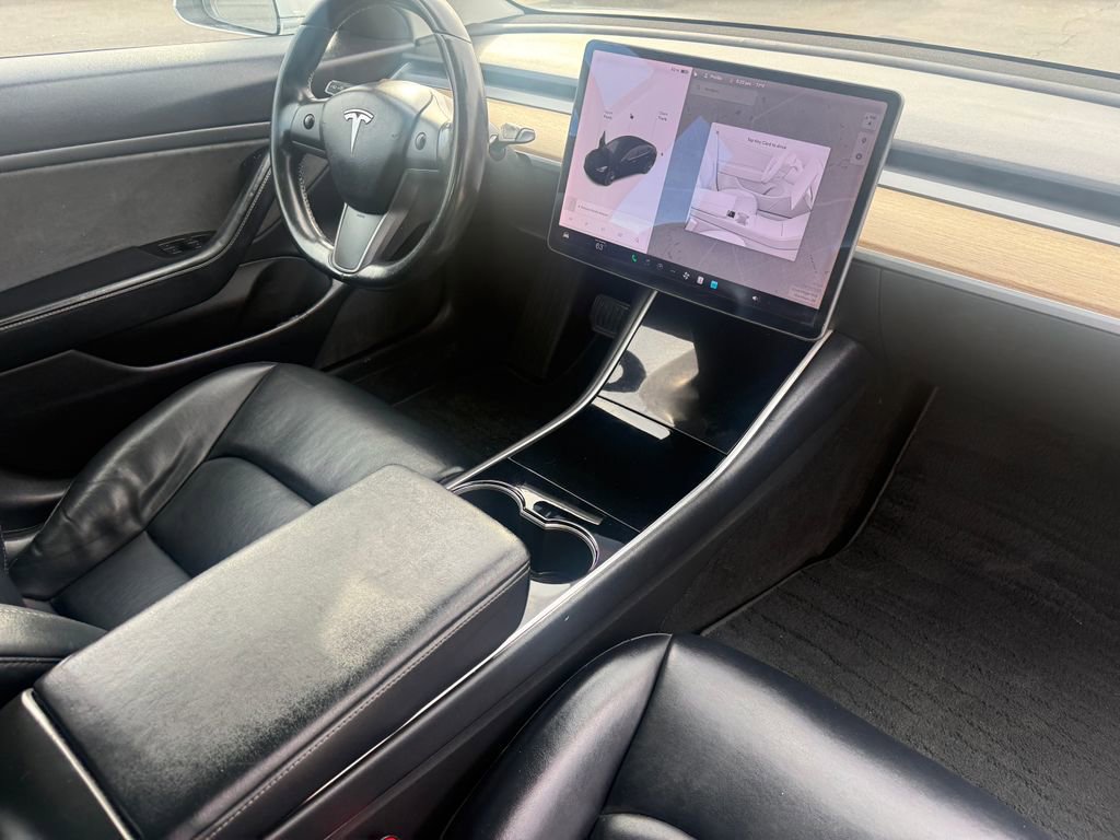 Used 2019 Tesla Model 3 Standard Range Plus image 9