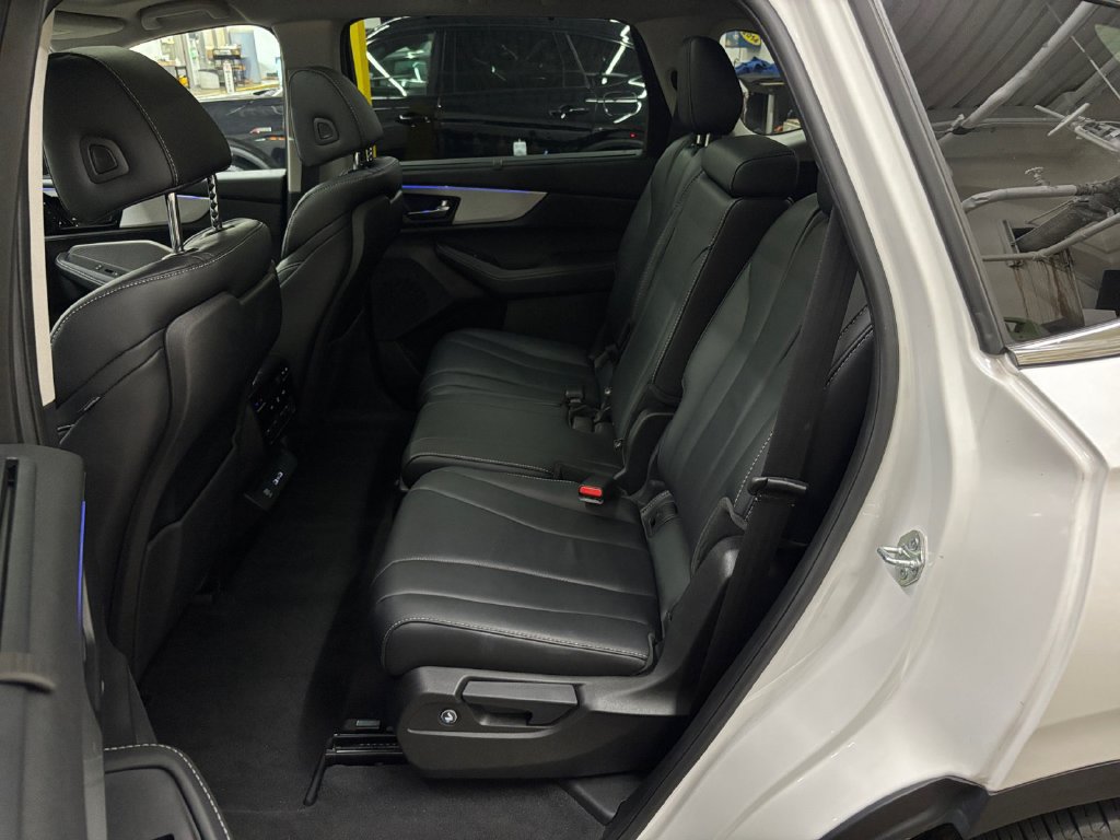 Certified 2024 Acura MDX w/ Technology Package AWD/4WD image 14
