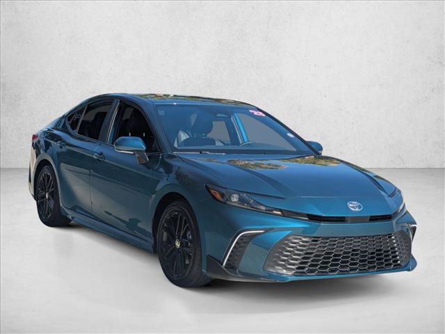 Used 2025 Toyota Camry SE image 3