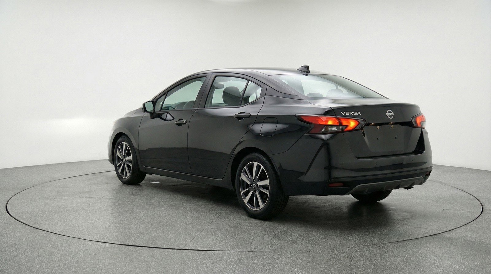 Used 2025 Nissan Versa SV image 6