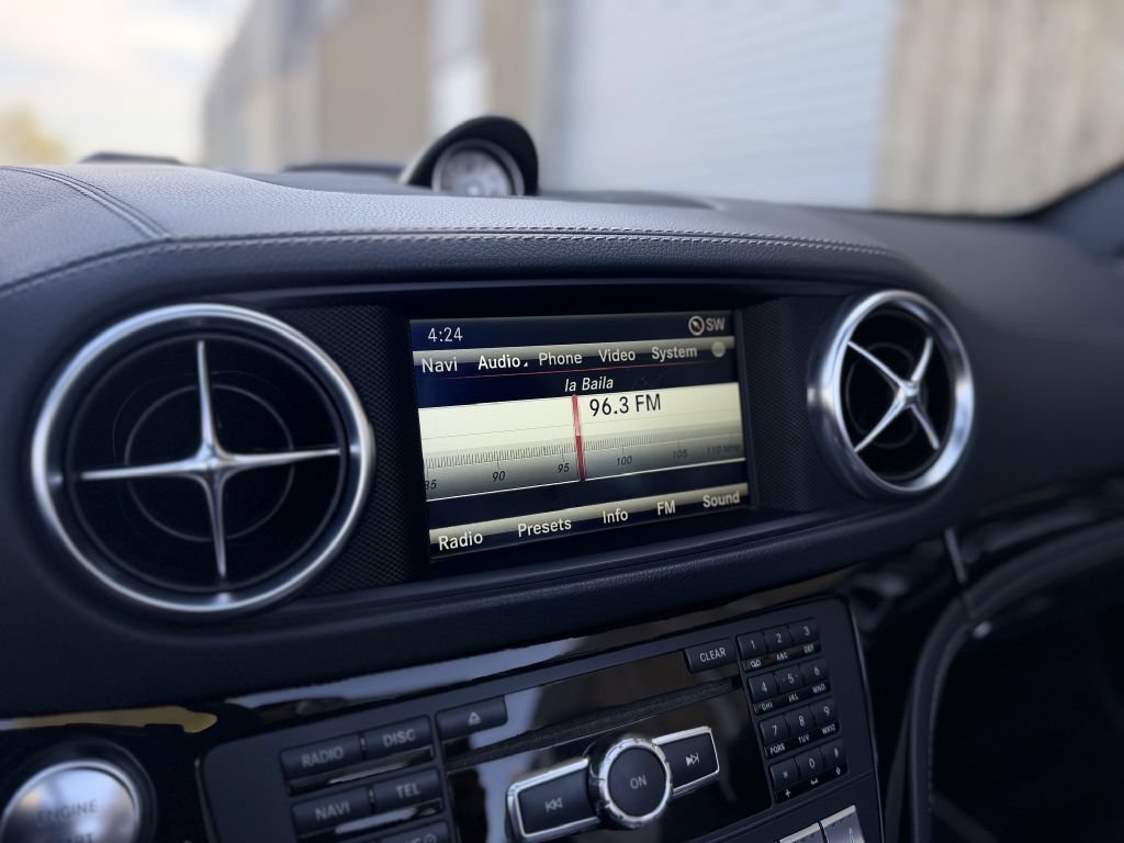 Used 2015 Mercedes-Benz SL 550 image 26