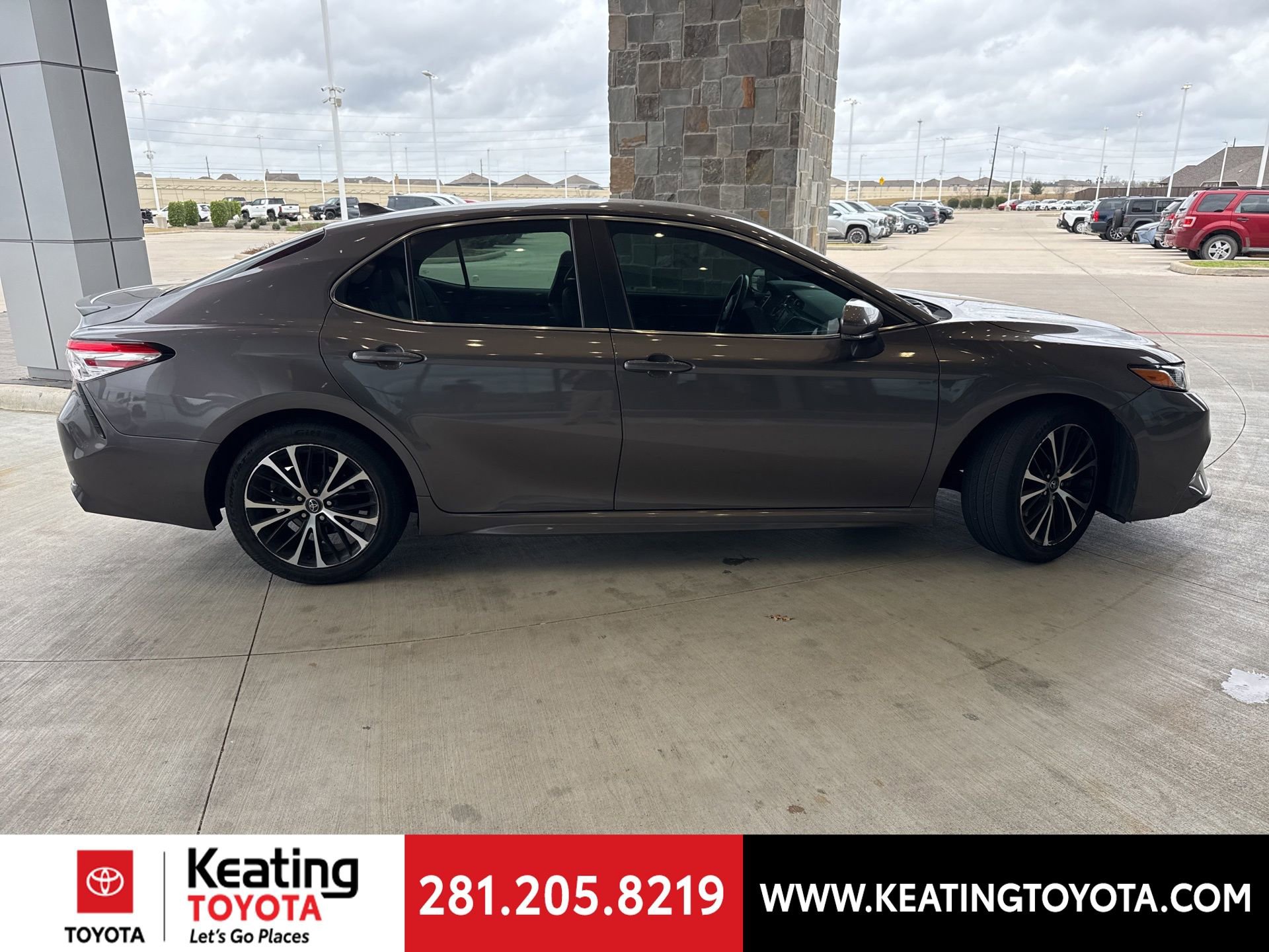 Used 2020 Toyota Camry SE w/ Convenience Package image 8