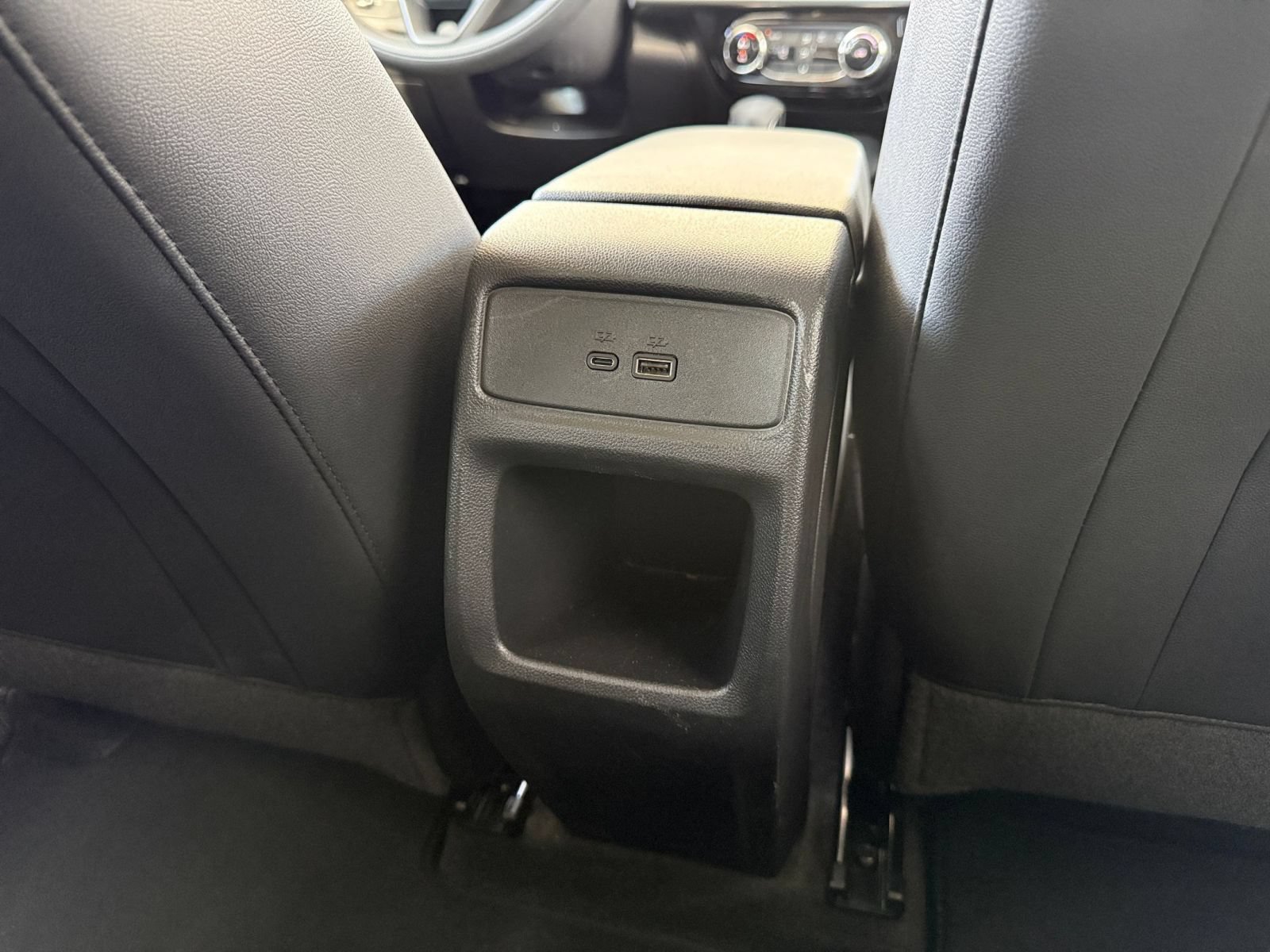 Used 2025 Chevrolet Trax LT FWD image 23