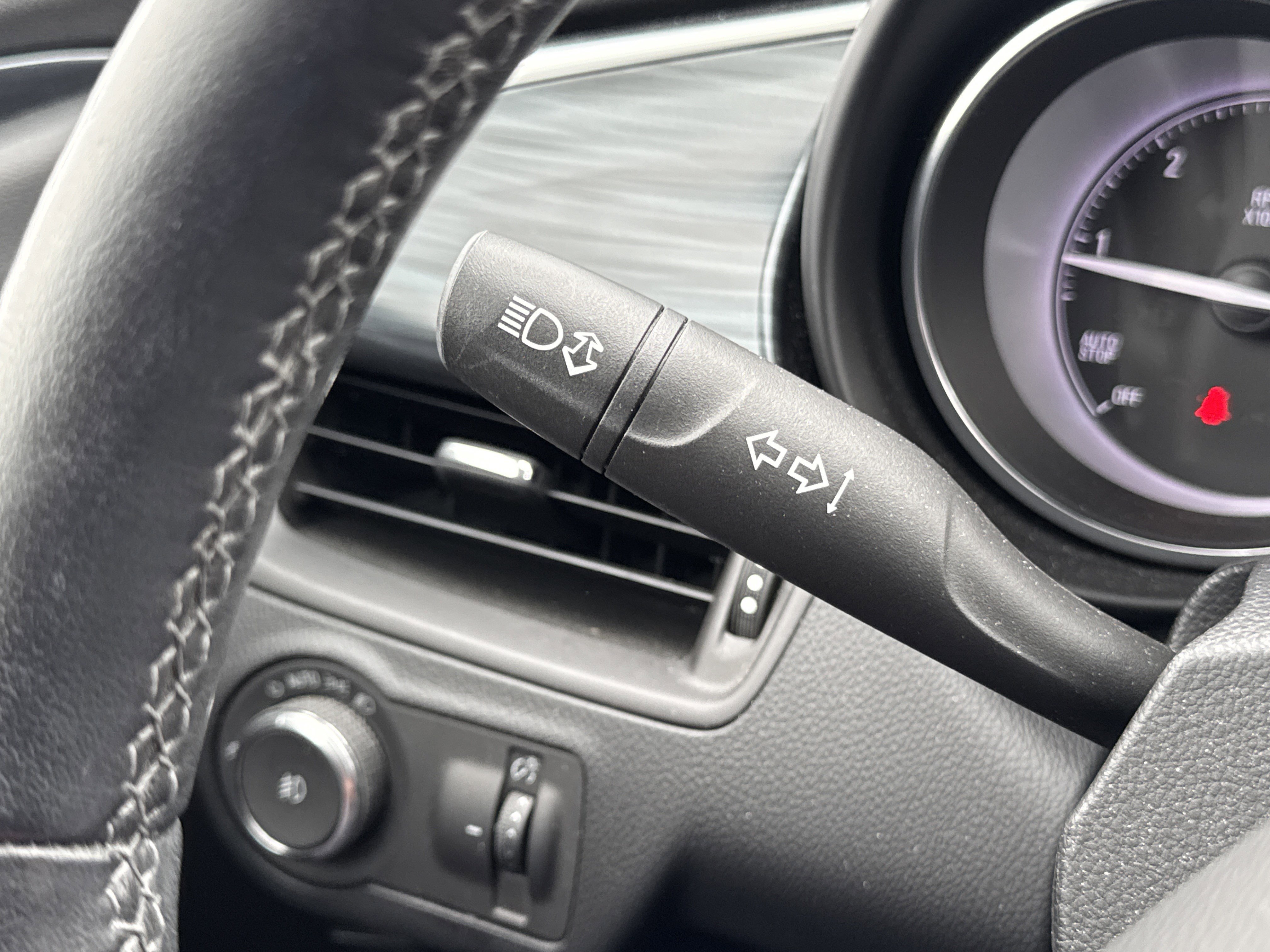 Used 2020 Buick Envision Essence image 16