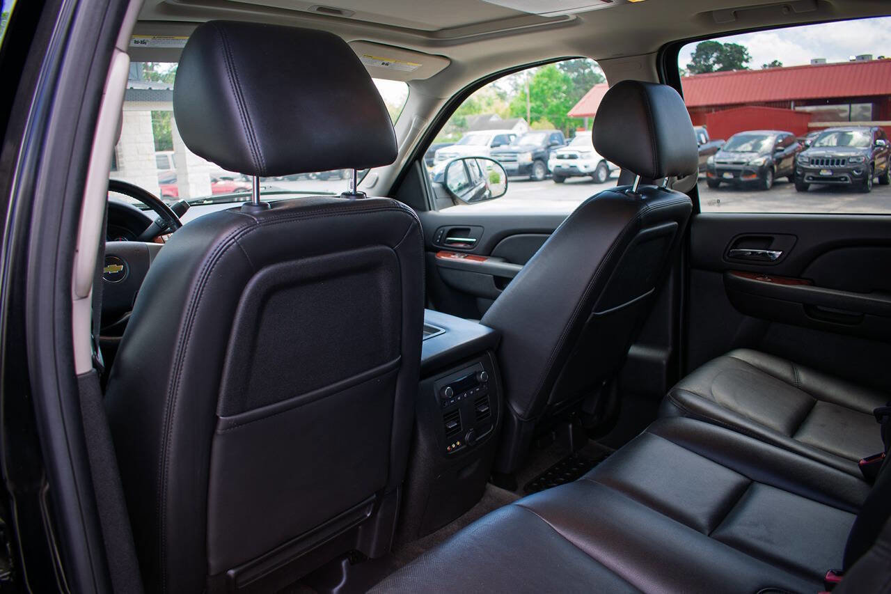 Used 2013 Chevrolet Avalanche LTZ image 32