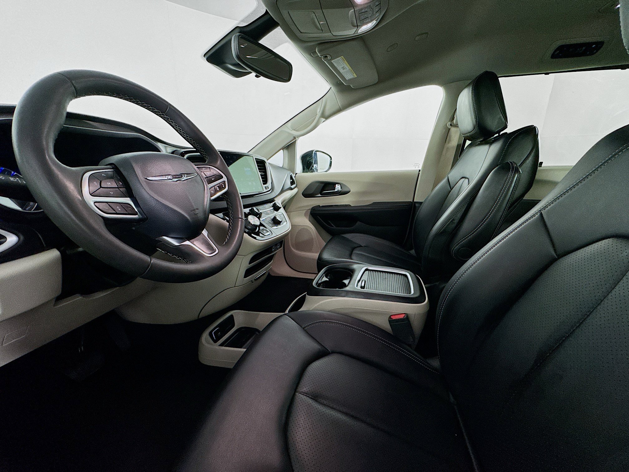 Used 2024 Chrysler Pacifica Touring-L FWD image 21